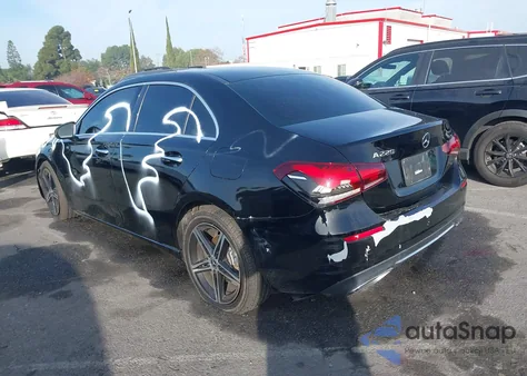 2022 Mercedes-Benz A 220 z USA, uszkodzony, nr VIN W1K3G4EB4NJ335831